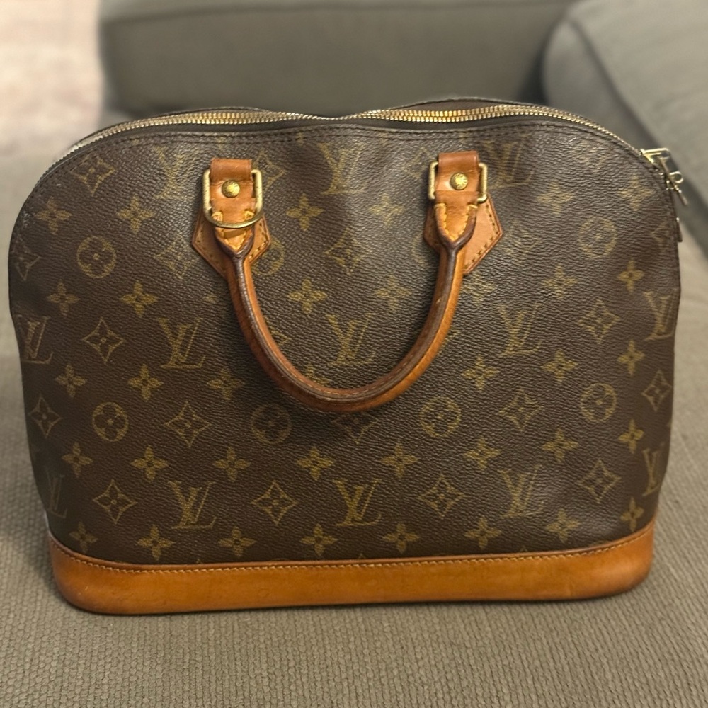 Vintage 90’s Louis Vuitton Alma mm